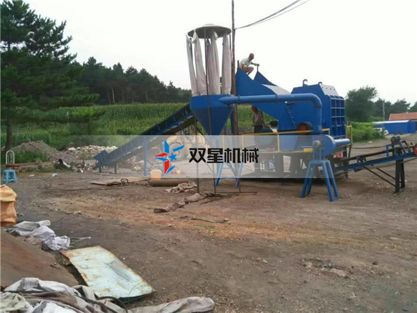 金屬破碎機設備1800型上?？蛻衄F(xiàn)場