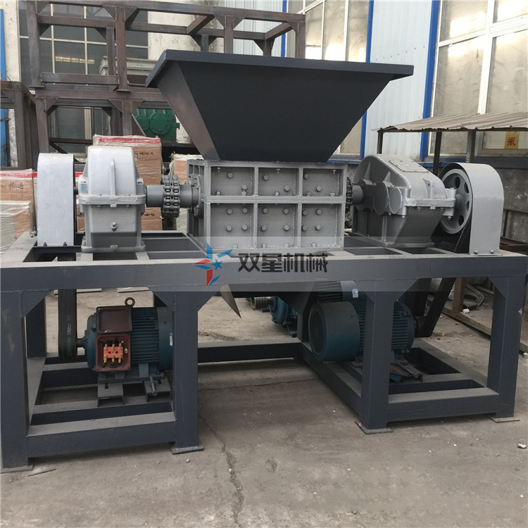 雙軸撕碎機(jī)生產(chǎn)現(xiàn)場