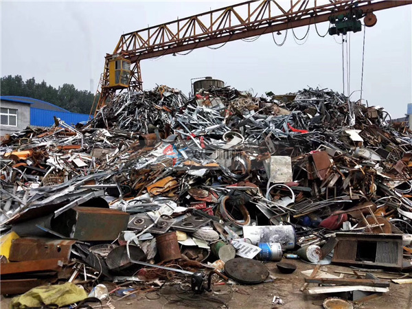 <a href='http://guanzuimeinv.cn' target='_blank'><span>金屬破碎機(jī)</span></a>客戶現(xiàn)場