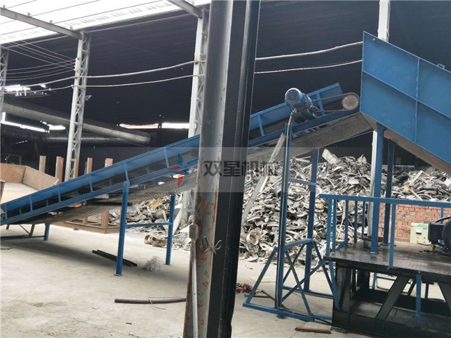 <a href='http://guanzuimeinv.cn/psxl/4.html' target='_blank'><span>廢鋼破碎機(jī)</span></a>客戶現(xiàn)場(chǎng)拍攝