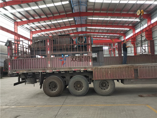 1600<a href='http://guanzuimeinv.cn' target='_blank'><span>金屬破碎機(jī)</span></a>發(fā)貨