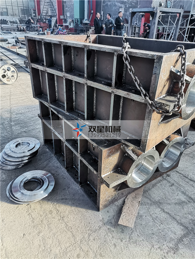 <a href='http://guanzuimeinv.cn/ssxl/10.html' target='_blank'><span>金屬撕碎機(jī)</span></a>撕碎箱體實(shí)拍