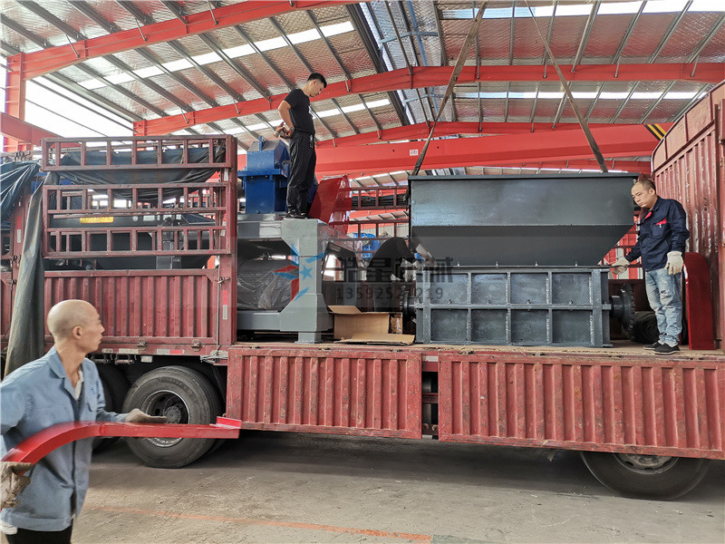 1600型金屬撕碎機(jī)雙軸撕碎機(jī)發(fā)貨