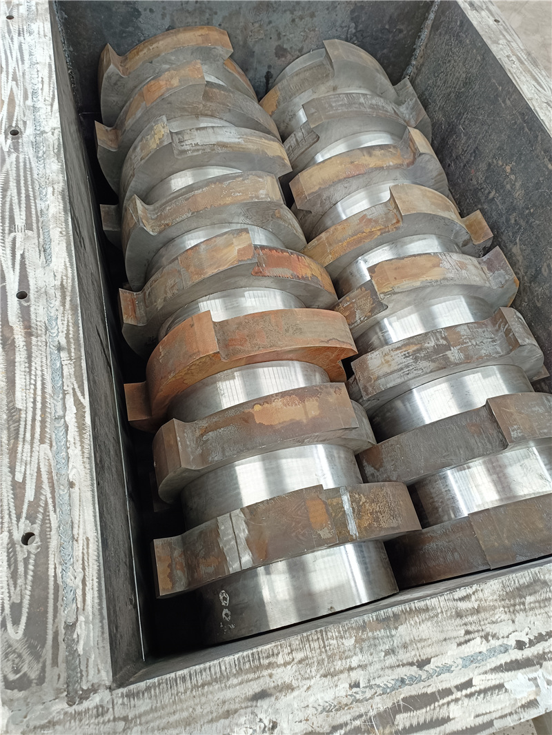 金屬撕碎機(jī)斷橋鋁撕碎機(jī)設(shè)備生產(chǎn)現(xiàn)場實拍