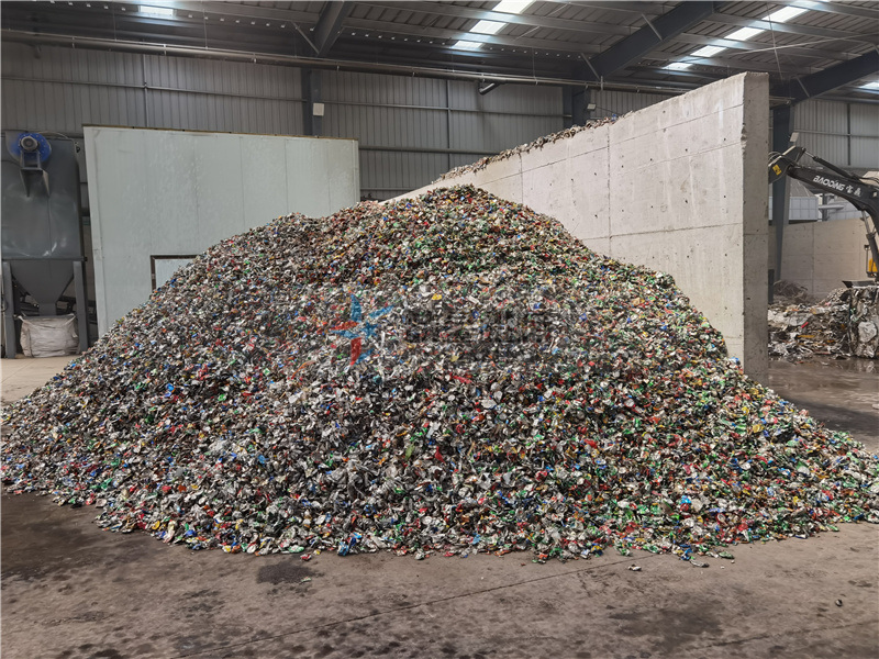 斷橋鋁撕碎機雙軸撕碎機撕碎金屬壓塊作業(yè)現(xiàn)場