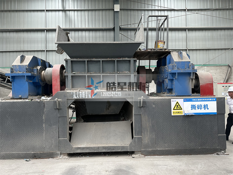 <a href='http://guanzuimeinv.cn/ssxl/10.html' target='_blank'><span>金屬撕碎機(jī)</span></a>作業(yè)現(xiàn)場(chǎng)