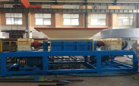 打開(kāi)大型<a href='http://guanzuimeinv.cn/ssxl/10.html' target='_blank'><span>金屬撕碎機(jī)</span></a>時(shí)應(yīng)注意些什么